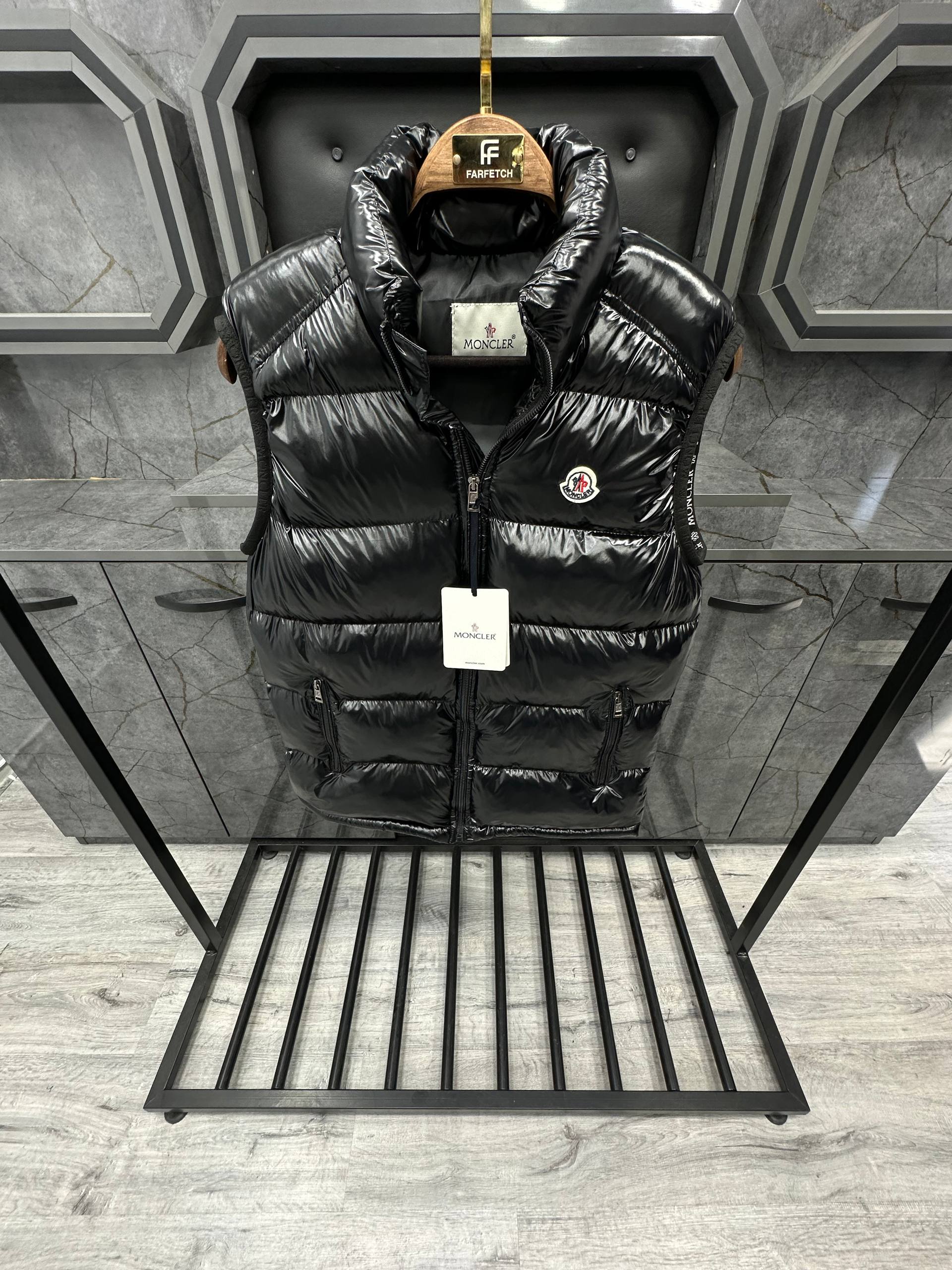 Moncler Αμάνικο - MC001