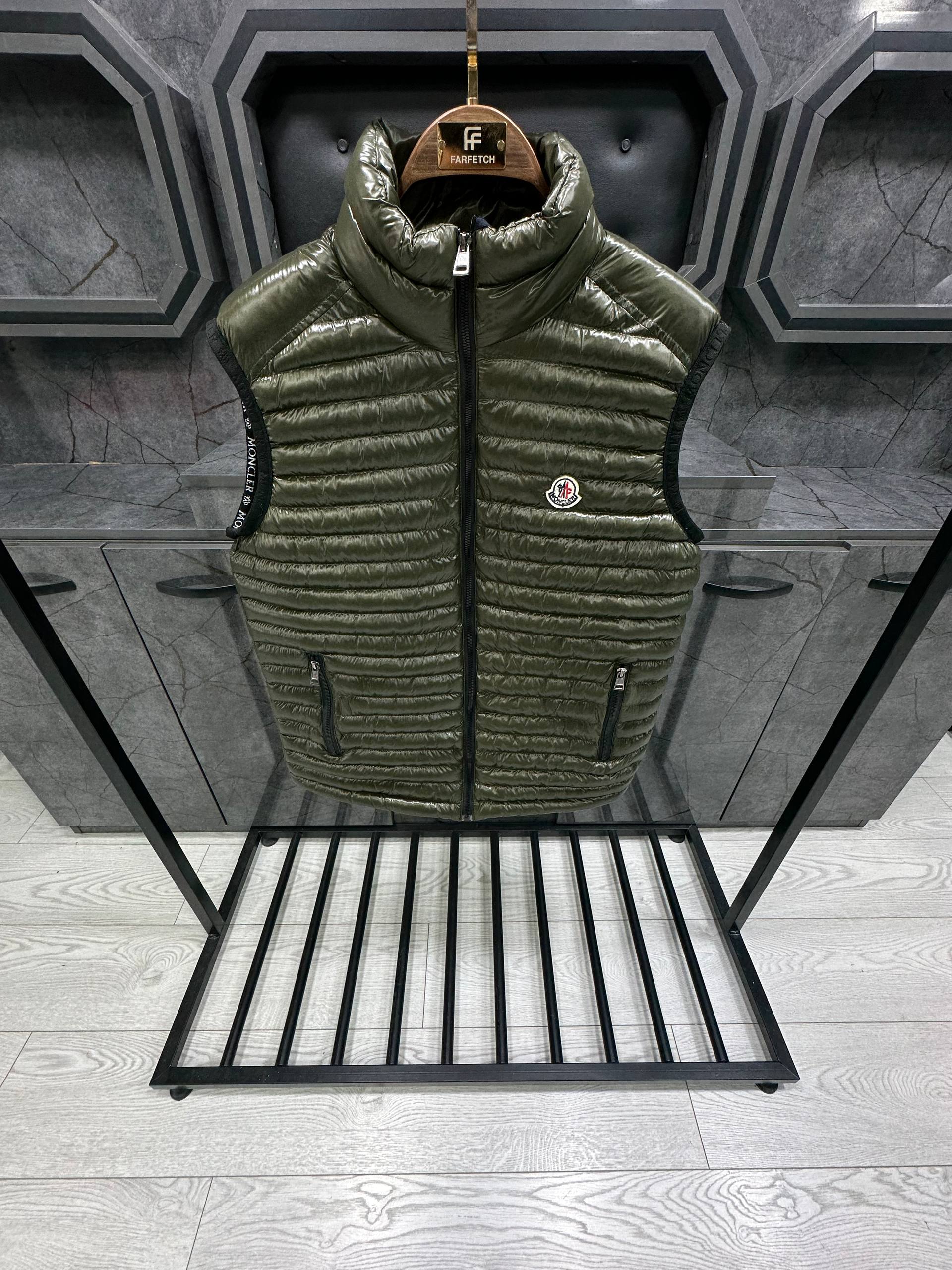 Moncler Αμάνικο - MC003