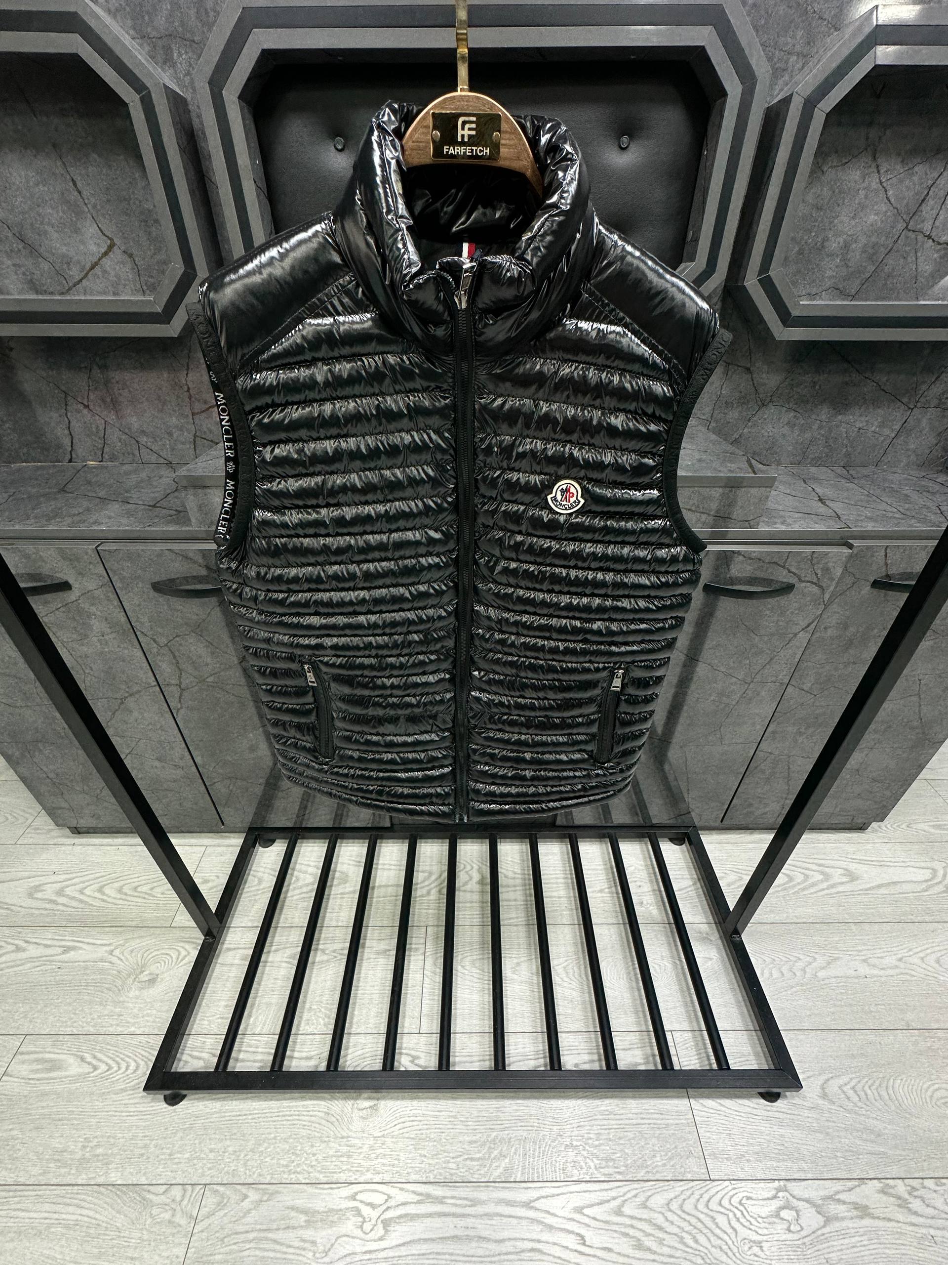 Moncler Αμάνικο - MC004